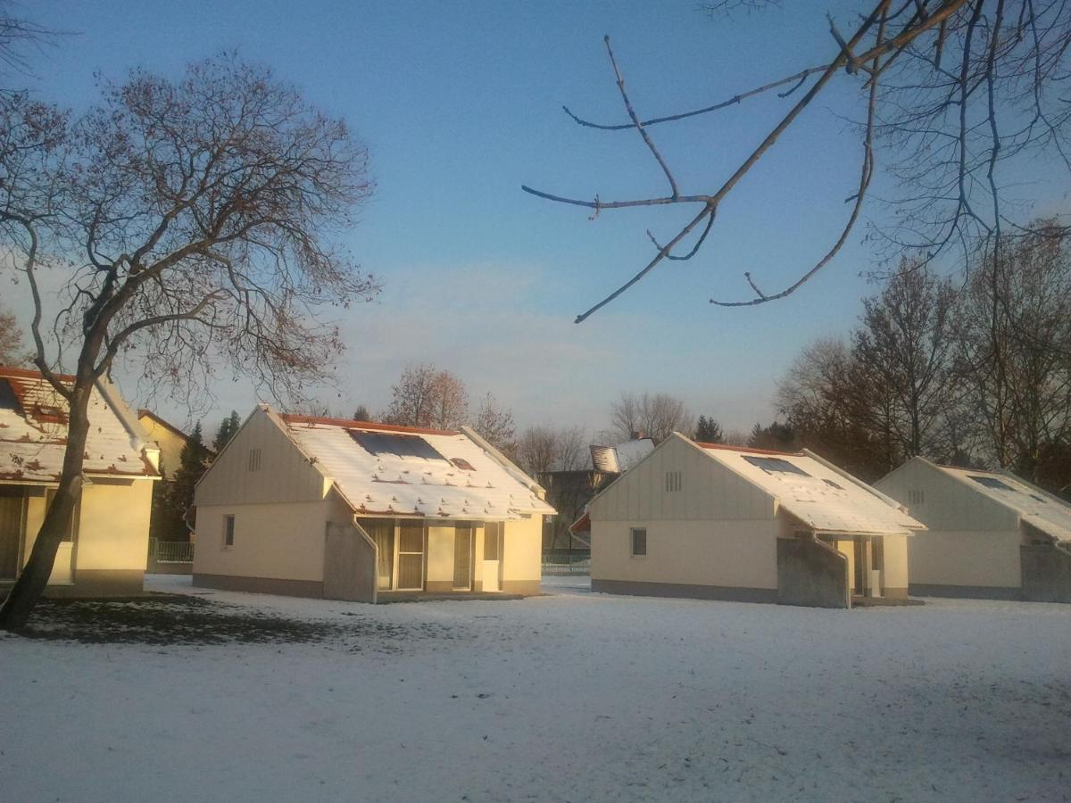 Termal Kemping Apartmanok Es Bungalok Harkány Rom bilde